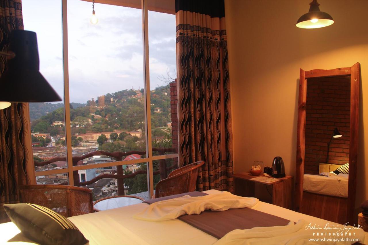 Bed and Breakfast Square Peg Канди Экстерьер фото